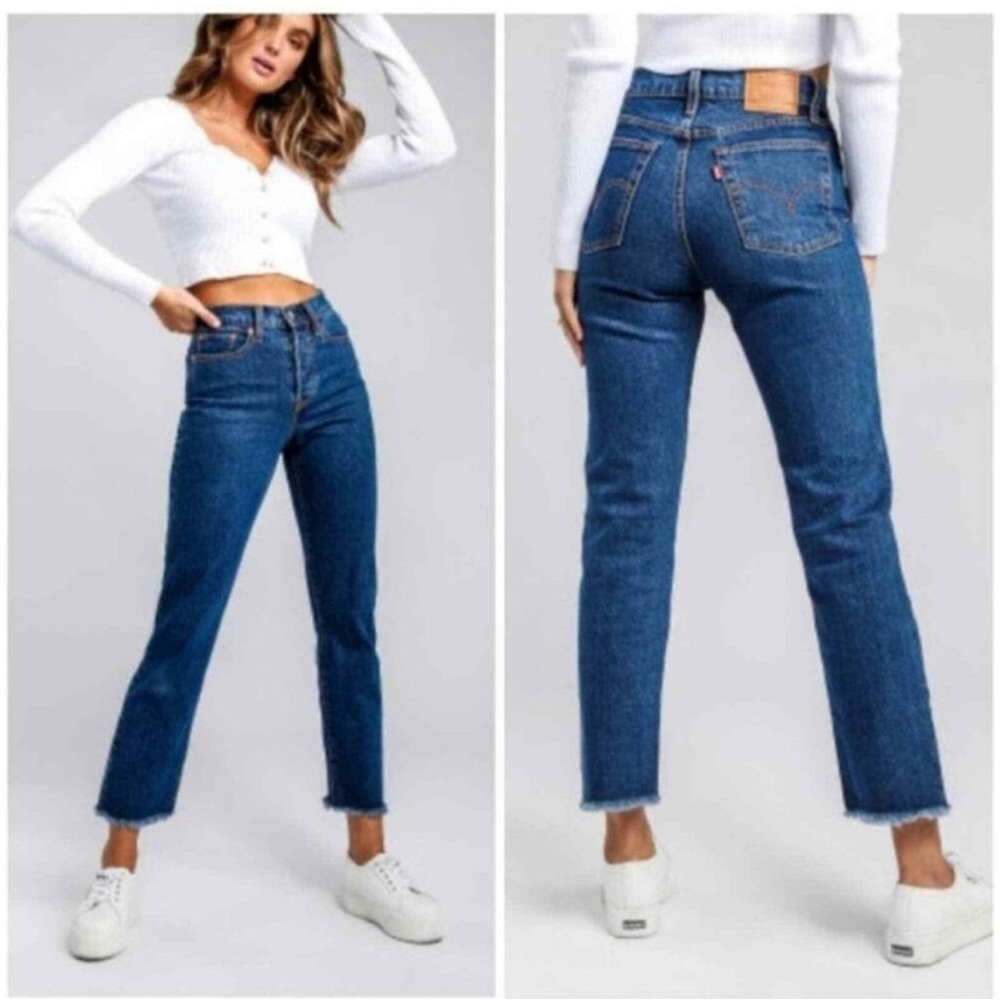Levi's Premium 501 Wedgie Straight Jeans
Women's 27x26 Medium Wash Frayed
Hem